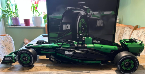 Kick Sauber F1 Team C44 C64010W photo review