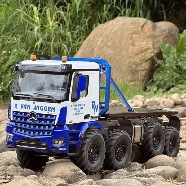 1/14 Iveco/Mercedes-Benz 8x8 RC crawler model