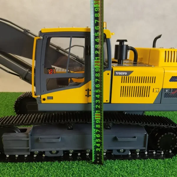 Volvo hyraulic RC excavator in 1/12 scale.