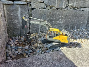 Double E E010 RC excavator